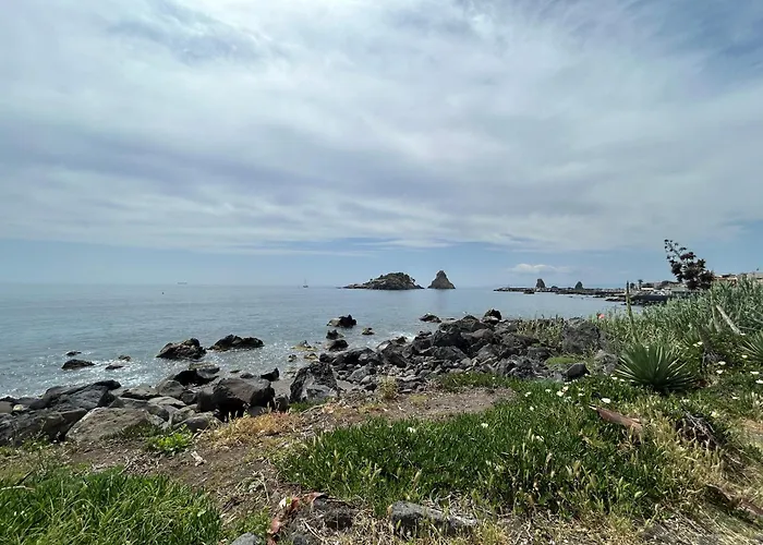 Il Panorama Di Aci E Galatea * Aci Castello